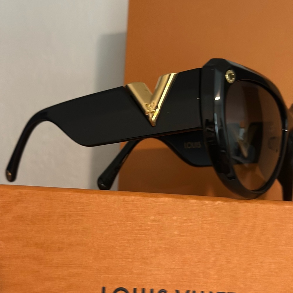 New LV Glasses